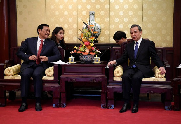 Menlu Cina Temui Luhut di Toba, Bahas Investasi Sektor Pariwisata Menlu Cina Temui Luhut di Toba, Bahas Investasi Sektor Pariwisata