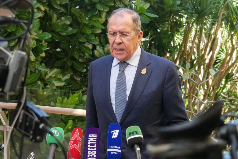 Menteri Luar Negeri Rusia Sergey Lavrov berbicara kepada wartawan dalam Pertemuan Menteri Luar Negeri G20 di Nusa Dua, Bali, 8 Juli 2022. [Joan Tanamal/BenarNews]