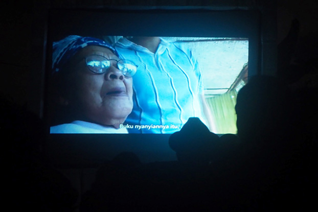 Salah satu adegan film dokumenter ‘Sekeping Kenangan’ yang diputar di Denpasar, Bali, 29 Maret 2018. (Anton Muhajir/BeritaBenar)
