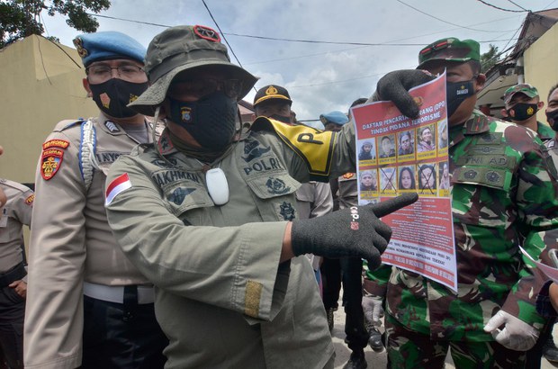2 Militan Bersenjata dan 1 TNI Tewas dalam Baku Tembak di Poso 2 Militan Bersenjata dan 1 TNI Tewas dalam Baku Tembak di Poso
