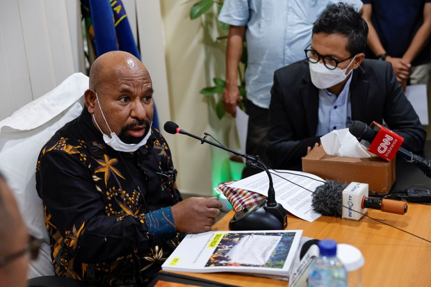 Moeldoko ancam kerahkan tentara untuk bubarkan pendukung Enembe Moeldoko ancam kerahkan tentara untuk bubarkan pendukung Enembe