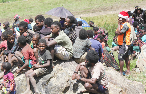 Anak-anak terpaksa tak sekolah karena guru mereka pergi akibat kekerasan bersenjata di Kabupaten Nduga, Papua, 8 Januari 2019. (Victor Mambor/BeritaBenar)