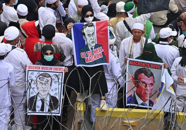 201102_ID_macron_1000.jpg