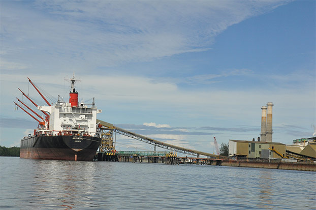 Portsite, pelabuhan logistik dan pengapalan konsentrat PT. Freeport Indonesia di Timika, Papua, yang berseberangan dengan Pulau Karaka. 