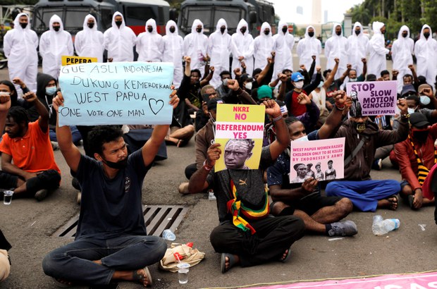 Papua: Puluhan Mengungsi Pasca Kontak Senjata dan Pembakaran Sekolah