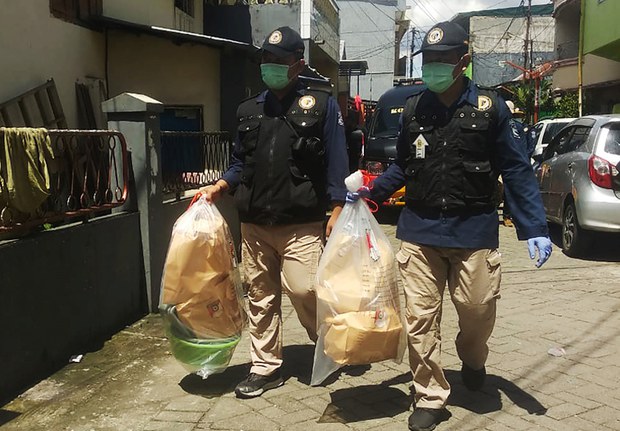 Polisi: Pelaku Bom Bunuh Diri di Gereja Makassar Pasangan Suami-Istri Polisi: Pelaku Bom Bunuh Diri di Gereja Makassar Pasangan Suami-Istri