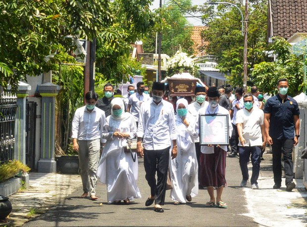 200326_ID_Jokowi'sMomFuneral_1000.jpg