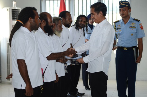 150511_ID_ADITYA_PAPUA_TAPOL_DIBEBASKAN_700.jpg