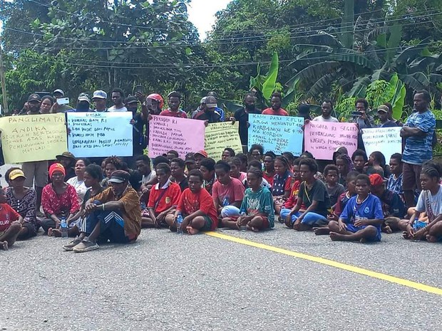 Tuntut pemerintah, keluarga korban sebut pembunuhan 4 warga Papua pelanggaran HAM berat Tuntut pemerintah, keluarga korban sebut pembunuhan 4 warga Papua pelanggaran HAM berat