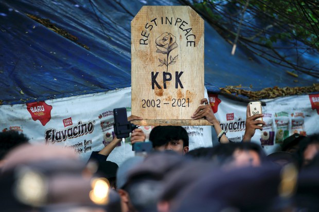 Polri Tawarkan Posisi kepada Pegawai KPK yang Dipecat Polri Tawarkan Posisi kepada Pegawai KPK yang Dipecat