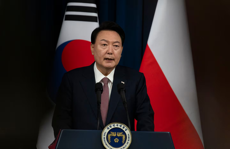 President Korea Selatan Yoon Suk Yeol berbicara di kantor kepresidenan di Seoul pada 24 Oktober 2024. [Jeon Heon-Kyun/AFP]