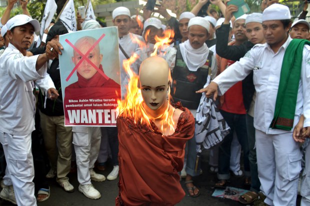 150528_ID_ADITYA_PROTEST_ROHINGYA_700.jpg