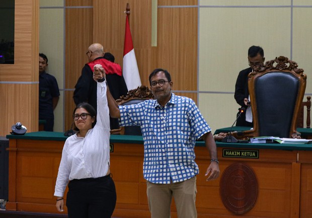 Pengadilan bebaskan dua aktivis yang dituduh mencemarkan nama baik Luhut Pengadilan bebaskan dua aktivis yang dituduh mencemarkan nama baik Luhut