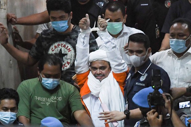 Koneksi Internet Buruk, Rizieq Minta Dihadirkan Langsung di Pengadilan Koneksi Internet Buruk, Rizieq Minta Dihadirkan Langsung di Pengadilan