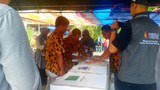 190425_ID_pollingstation_workers_1000.jpg