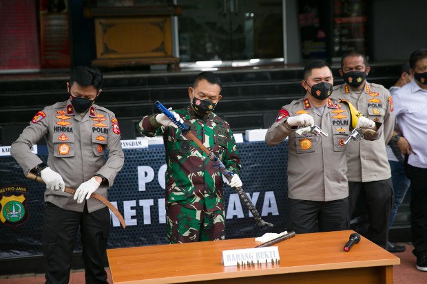 Polisi Tembak Mati 6 Pengawal Rizieq Shihab Polisi Tembak Mati 6 Pengawal Rizieq Shihab