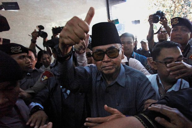 Polisi tahan Panji Gumilang atas dugaan penistaan agama Polisi tahan Panji Gumilang atas dugaan penistaan agama