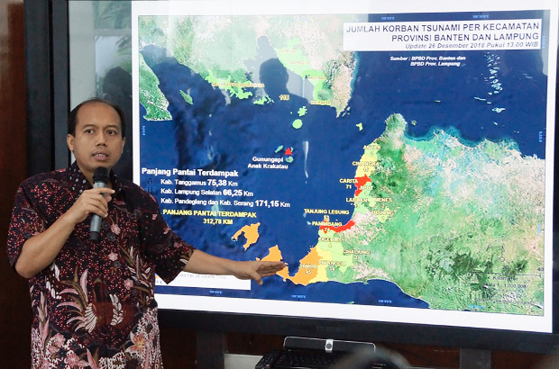 Juru bicara Badan Nasional Penanggulangan Bencana (BNPB), Sutopo Purwo Nugroho saat memberikan keterangan pers di Jakarta, 26 Desember 2018. (Arie Firdaus/BeritaBenar)