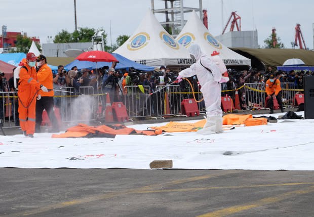 Potongan Tubuh Korban SJ-182 Ditemukan, Lokasi Kotak Hitam Terlacak Potongan Tubuh Korban SJ-182 Ditemukan, Lokasi Kotak Hitam Terlacak