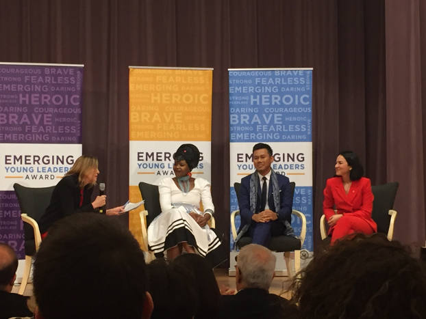 Diovio Alfath (kedua dari kanan) ketika menjawab beberapa pertanyaan dari Asisten Menteri Luar Negeri AS untuk Pendidikan dan Kebudayaan, Marie Royce (kiri), dalam acara pemberian penghargaan "Emerging Young Leaders Award" di Washington DC, 2 Mei 2018. (Ika Inggas/BeritaBenar) 