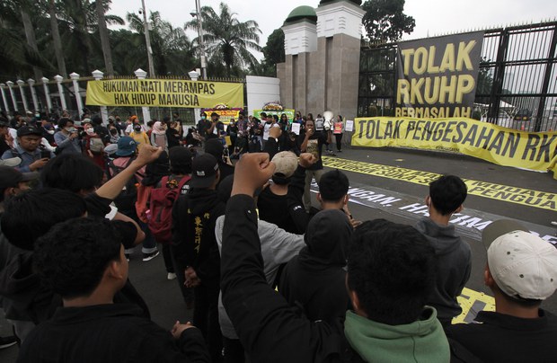 Ribuan orang di berbagai kota demo desak DPR batalkan pengesahan RKUHP