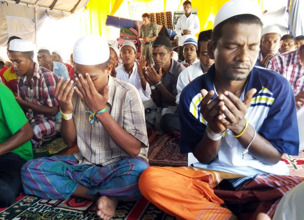 150623_ID_NURDING_ROHINGYA_RAMADAN_700.jpg
