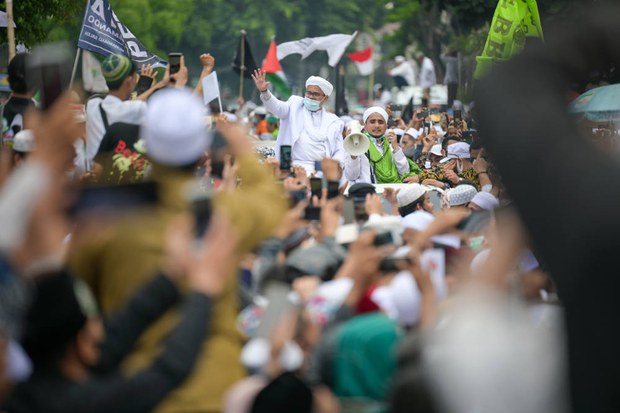 Polisi Tetapkan Rizieq Tersangka, Perintahkan Lakukan Penangkapan Polisi Tetapkan Rizieq Tersangka, Perintahkan Lakukan Penangkapan