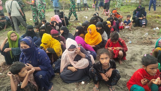 Lebih dari 200 pengungsi Rohingya terdampar di pantai Aceh Utara dalam 2 hari terakhir Lebih dari 200 pengungsi Rohingya terdampar di pantai Aceh Utara dalam 2 hari terakhir