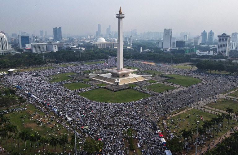 Ratusan ribu massa menggelar aksi bela Palestina di Silang Monumen Nasional (Monas) Jakarta, 5 November 2023. [Eko Siswono Toyudho/BenarNews]