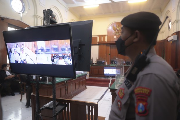 Keluarga korban tragedi Kanjuruhan klaim pengadilan tak transparan Keluarga korban tragedi Kanjuruhan klaim pengadilan tak transparan