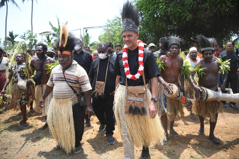 Ganjar Pranowo, calon presiden Indonesia dalam Pemilu 2024 menghadiri kampanyenya di Merauke, provinsi Papua Selatan, pada 28 November 2023. [Antara Foto/M Risyal Hidayat/via Reuters]