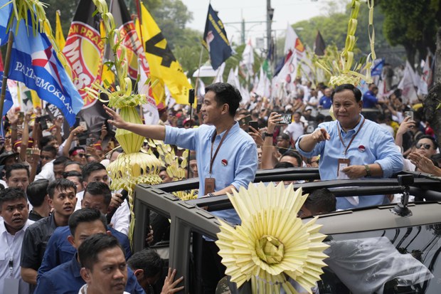 Survei perlihatkan popularitas Prabowo meningkat, analis: didongkrak pendukung Jokowi Survei perlihatkan popularitas Prabowo meningkat, analis: didongkrak pendukung Jokowi