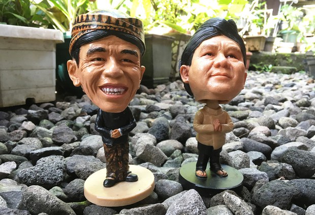p-14_Jokowi_Prabowo-dolls_1000 .jpg p-14_Jokowi_Prabowo-dolls_1000 .jpg