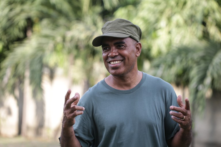 Naldo Rei, mantan pejuang gerilya yang berulang kali dipenjara selama periode pendudukan, di rumahnya di Manleuana, Timor-Leste, pada 27 Maret 2024. [Julião Fernandes Guterres/BenarNews]