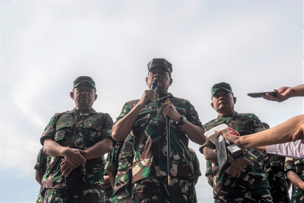 TNI konfirmasi 4 prajurit gugur dalam misi penyelamatan pilot, satu personel hilang TNI konfirmasi 4 prajurit gugur dalam misi penyelamatan pilot, satu personel hilang