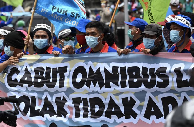 201103_ID_Omnibus_1000.jpg 201103_ID_Omnibus_1000.jpg