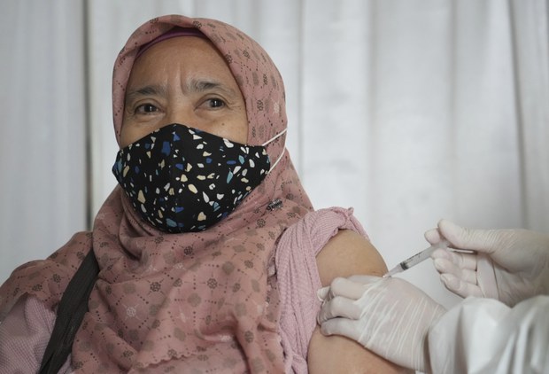 Indonesia Gelar Vaksinasi Dosis Ketiga Indonesia Gelar Vaksinasi Dosis Ketiga