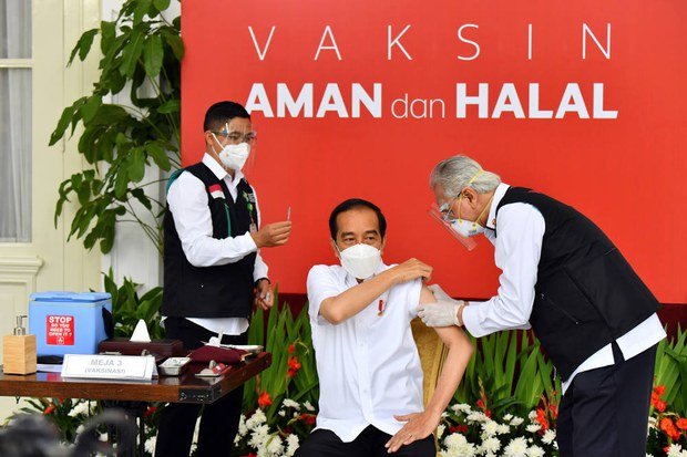 Vaksinasi COVID-19 Dimulai, Jokowi Terima Suntikan Pertama