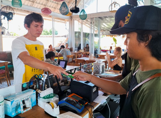 Warga Rusia di Bali Terdampak Sanksi Ekonomi Akibat Invasi Putin ke Ukraina