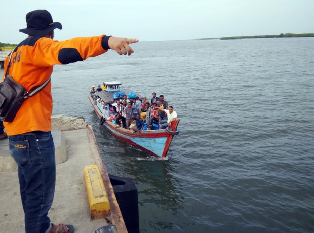 BOAT_PEOPLE_PICTUR4.jpg