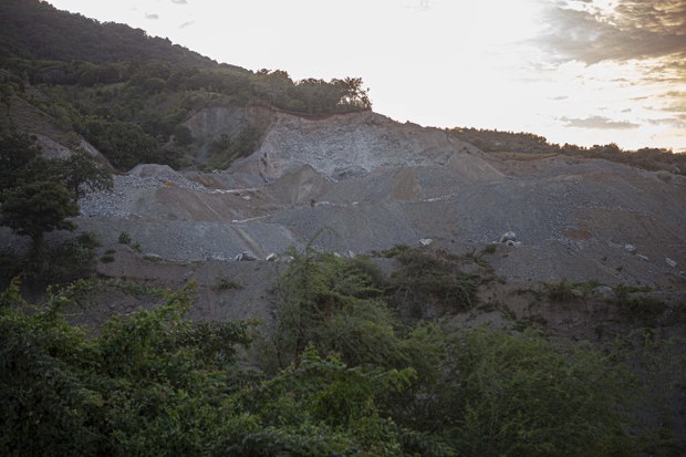 Bukit dipapas hingga gundul