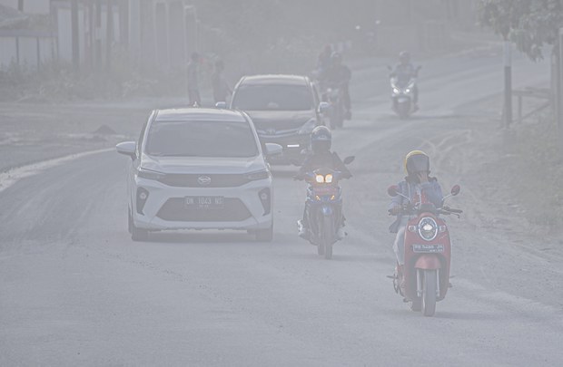 Melintasi kabut debu