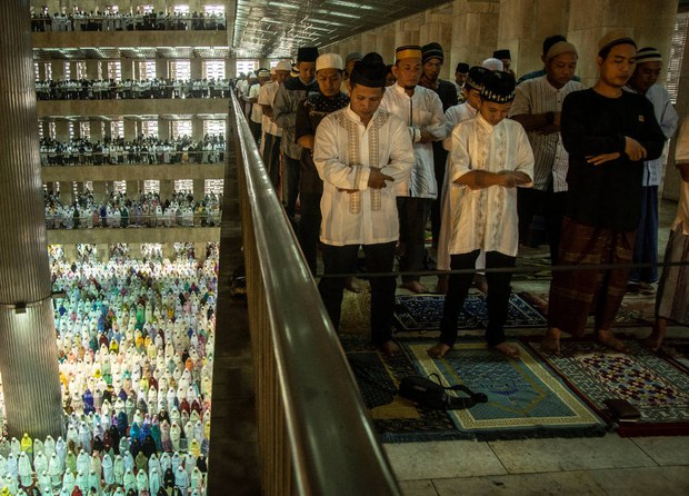pray_istiqlal.jpg