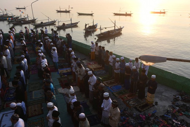 surabaya_eid_mosque_bywater_1000.jpg