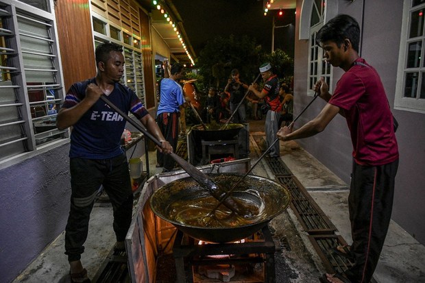 end-ramadan-malay-1.jpg