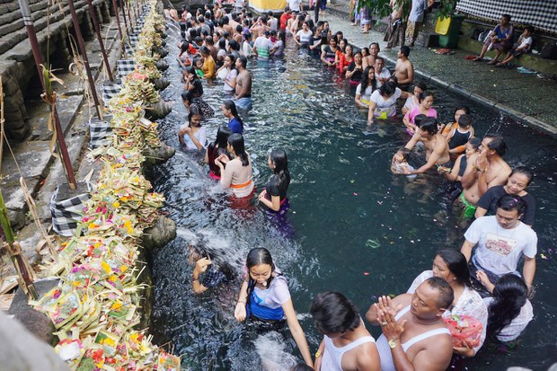 Tirta-Empul-7.JPG