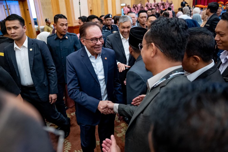 240214-MY-Anwar-inside.jpg
