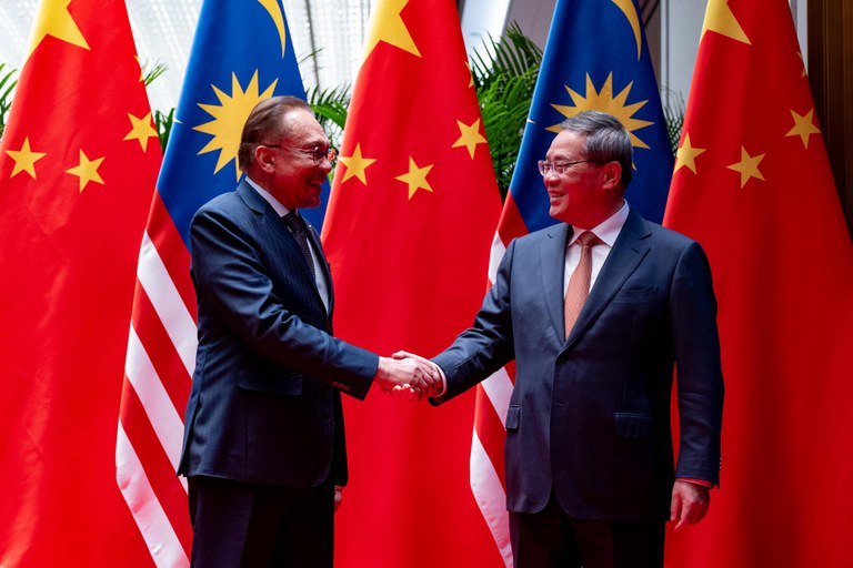 241106-MY-Anwar-China.jpg