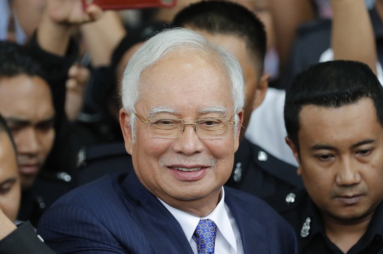 Selepas pencerobohan itu, kerajaan Perdana Menteri Najib Razak [seperti yang kelihatan di sini] menghentikan pembayaran pampasan tahunan kepada waris Sultan Sulu. [Vincent Thian/fail Associated Press]