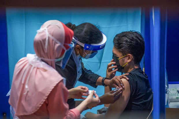 COVID-19: Kes Harian Melonjak ke 4,498, Peningkatan Mendadak Dalam Tempoh 24 jam. COVID-19: Kes Harian Melonjak ke 4,498, Peningkatan Mendadak Dalam Tempoh 24 jam.